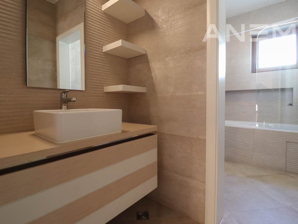 Shtëpi në shitje 260m² + 40m² nënkulm në Marigona Residence