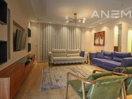 Shtëpi me qira 310m² në Marigona Residence