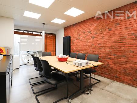 Zyre me qira me 7 hapësira pune në Qendër