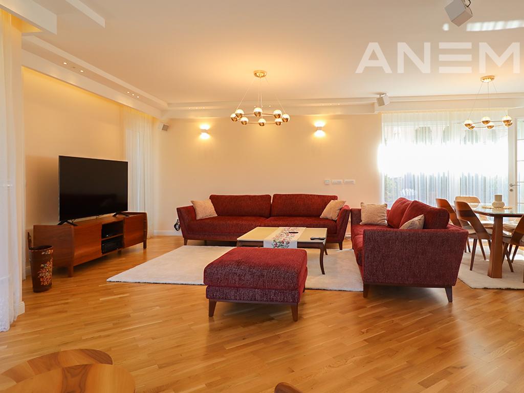 Shtëpi me qira me 3 dhoma gjumi në lagjen Qershia