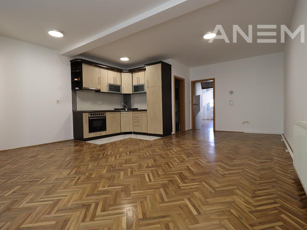 Zyre me qira 350m² në lagjën Dardania
