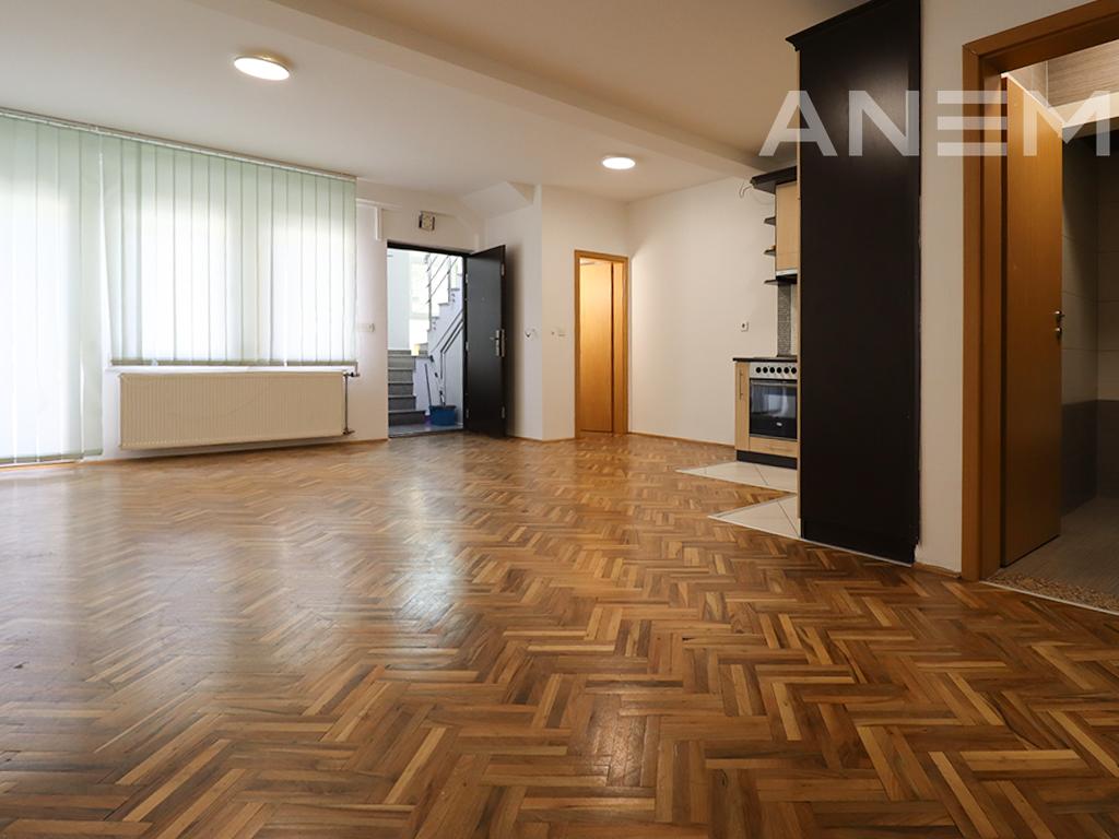 Zyre me qira 350m² në lagjën Dardania