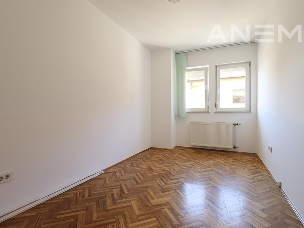 Zyre me qira 350m² në lagjën Dardania