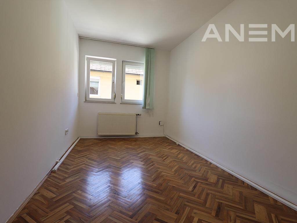 Zyre me qira 350m² në lagjën Dardania