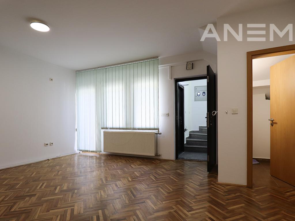 Zyre me qira 350m² në lagjën Dardania