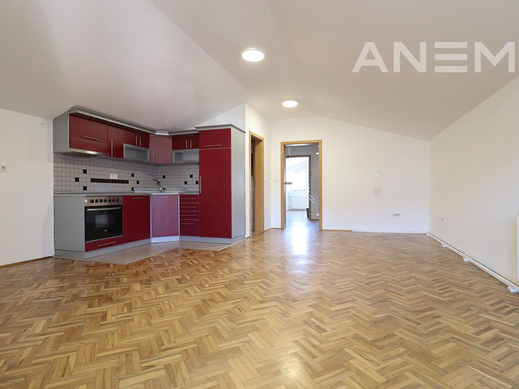 Zyre me qira 350m² në lagjën Dardania