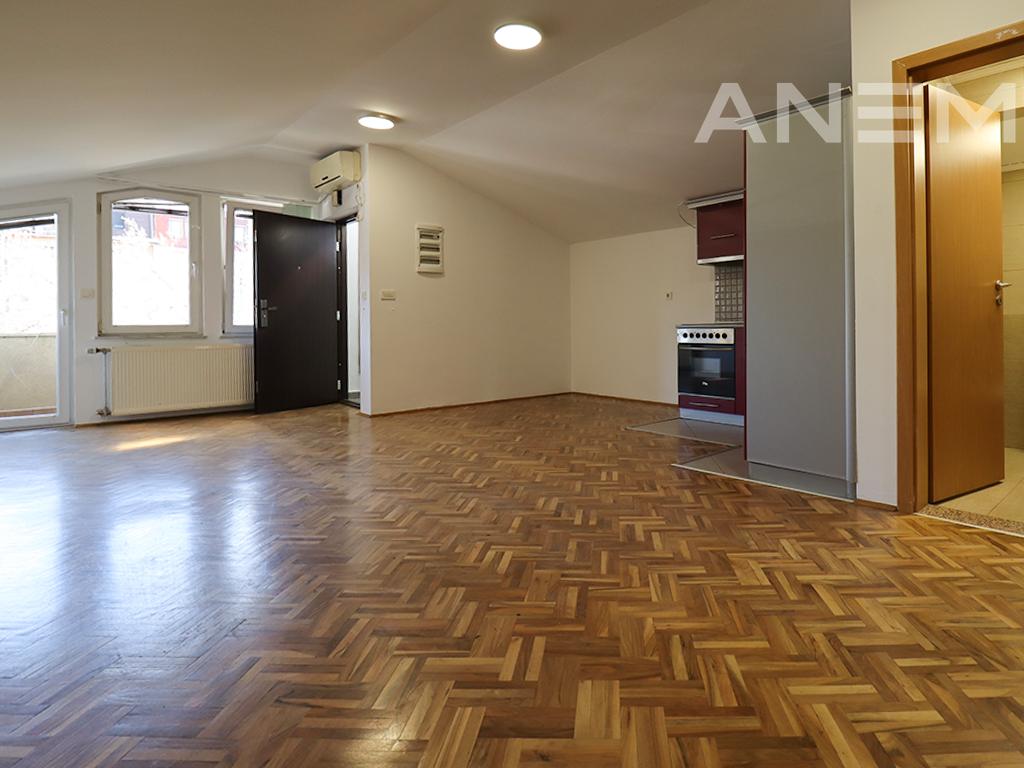 Zyre me qira 350m² në lagjën Dardania