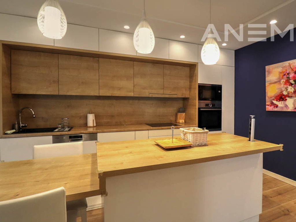 Shtëpi me qira 310m² në Marigona Residence