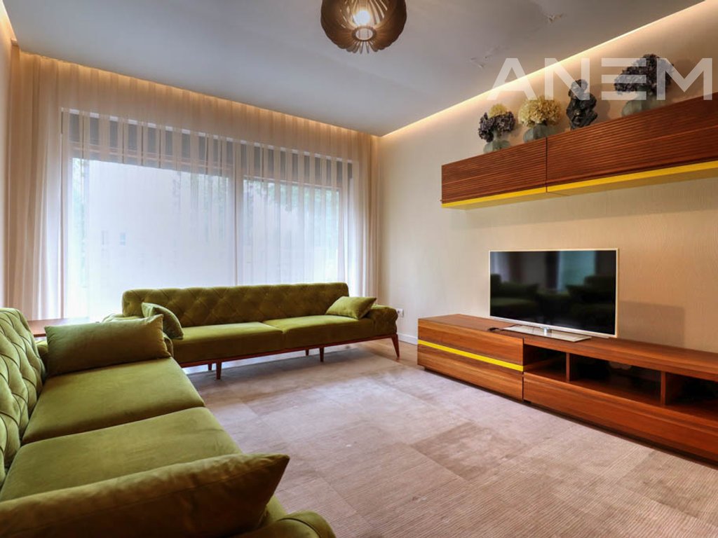 Shtëpi me qira 310m² në Marigona Residence