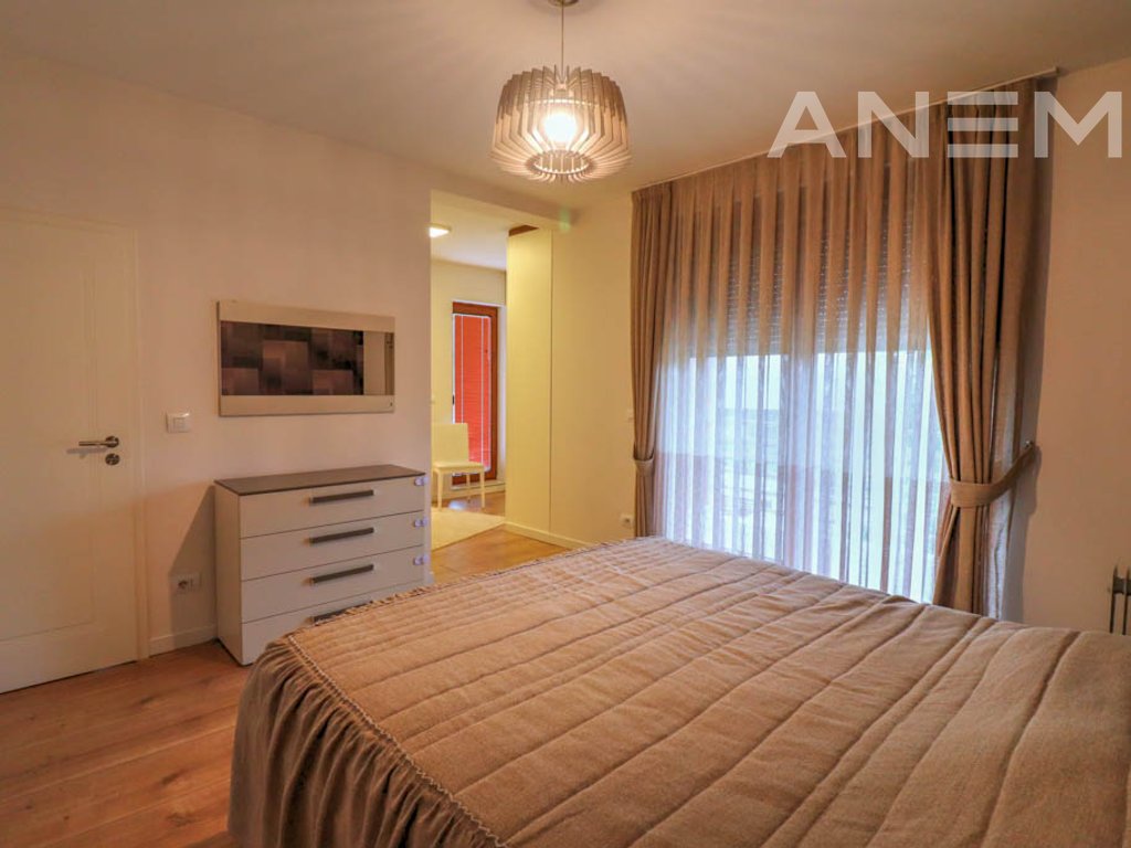 Shtëpi me qira 310m² në Marigona Residence