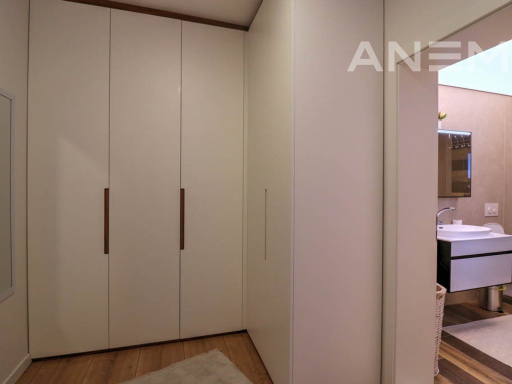 Shtëpi me qira 310m² në Marigona Residence