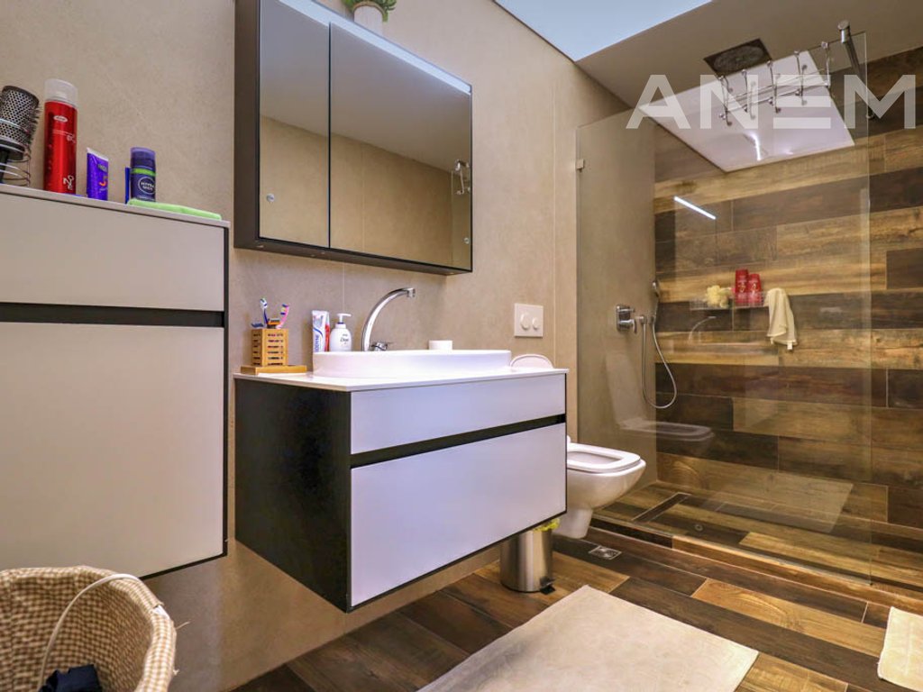 Shtëpi me qira 310m² në Marigona Residence