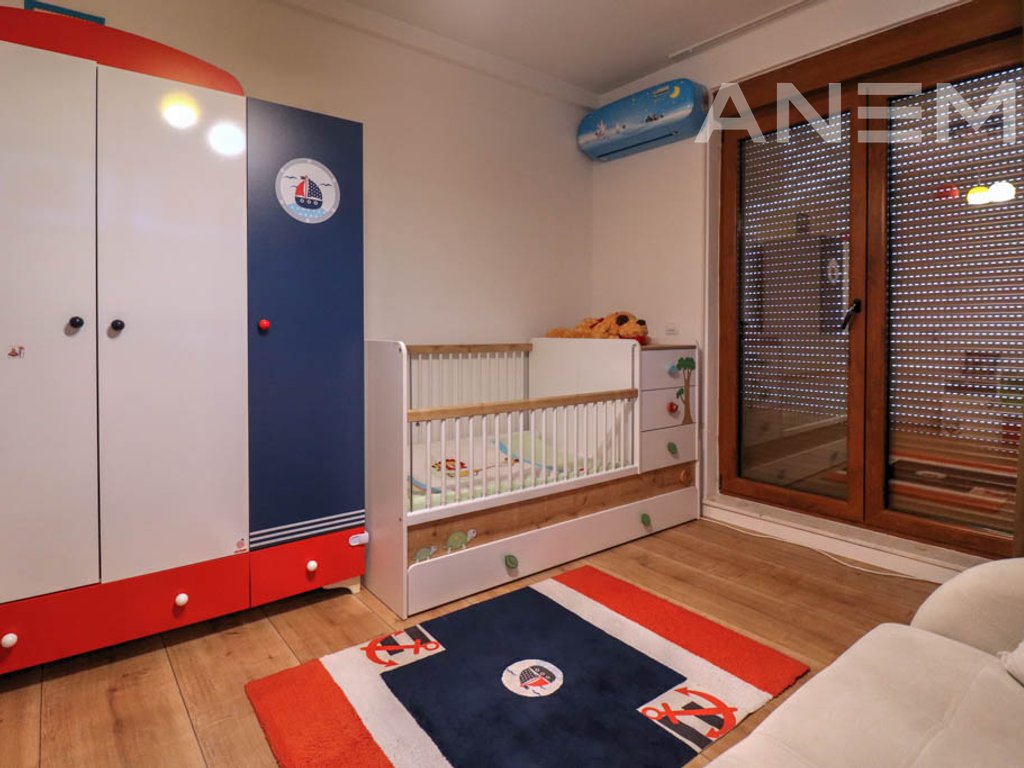 Shtëpi me qira 310m² në Marigona Residence