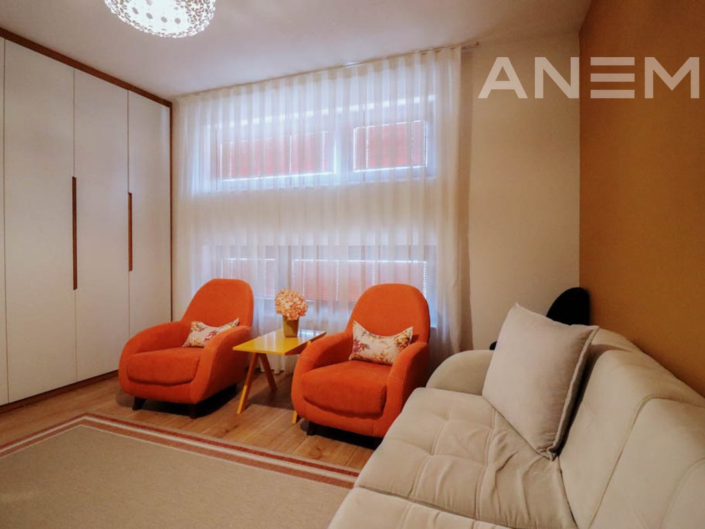 Shtëpi me qira 310m² në Marigona Residence