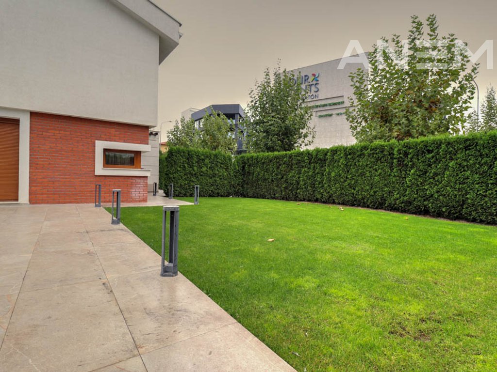 Shtëpi me qira 310m² në Marigona Residence