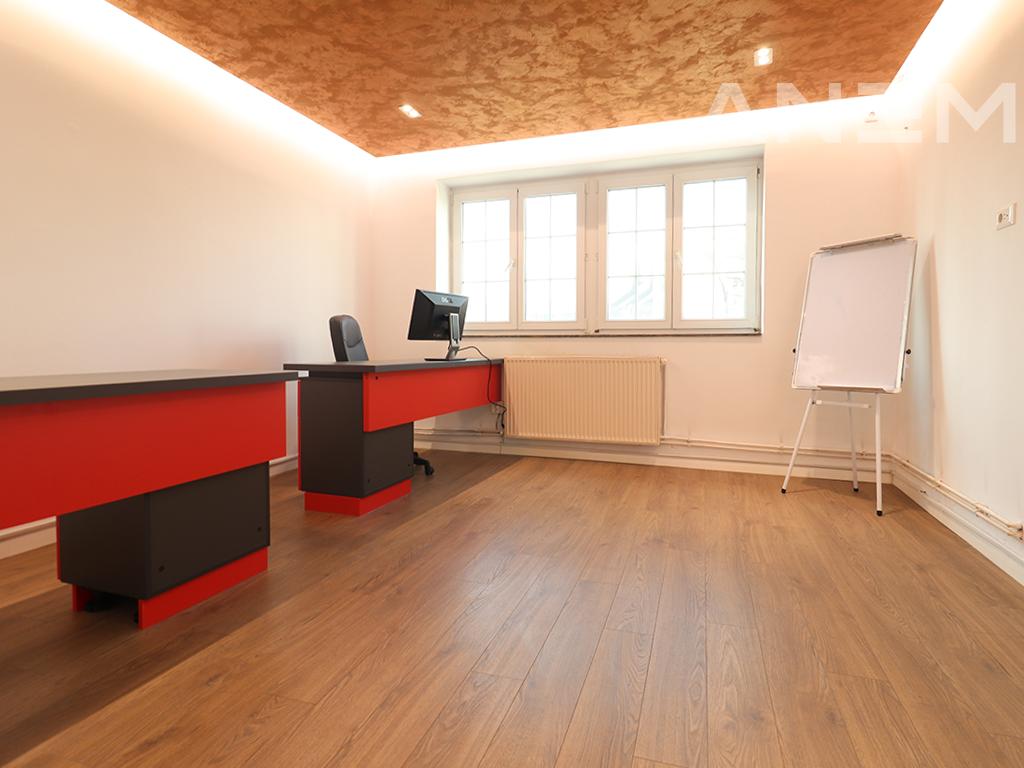 Zyre me qira me 4 hapësira pune në Qendër