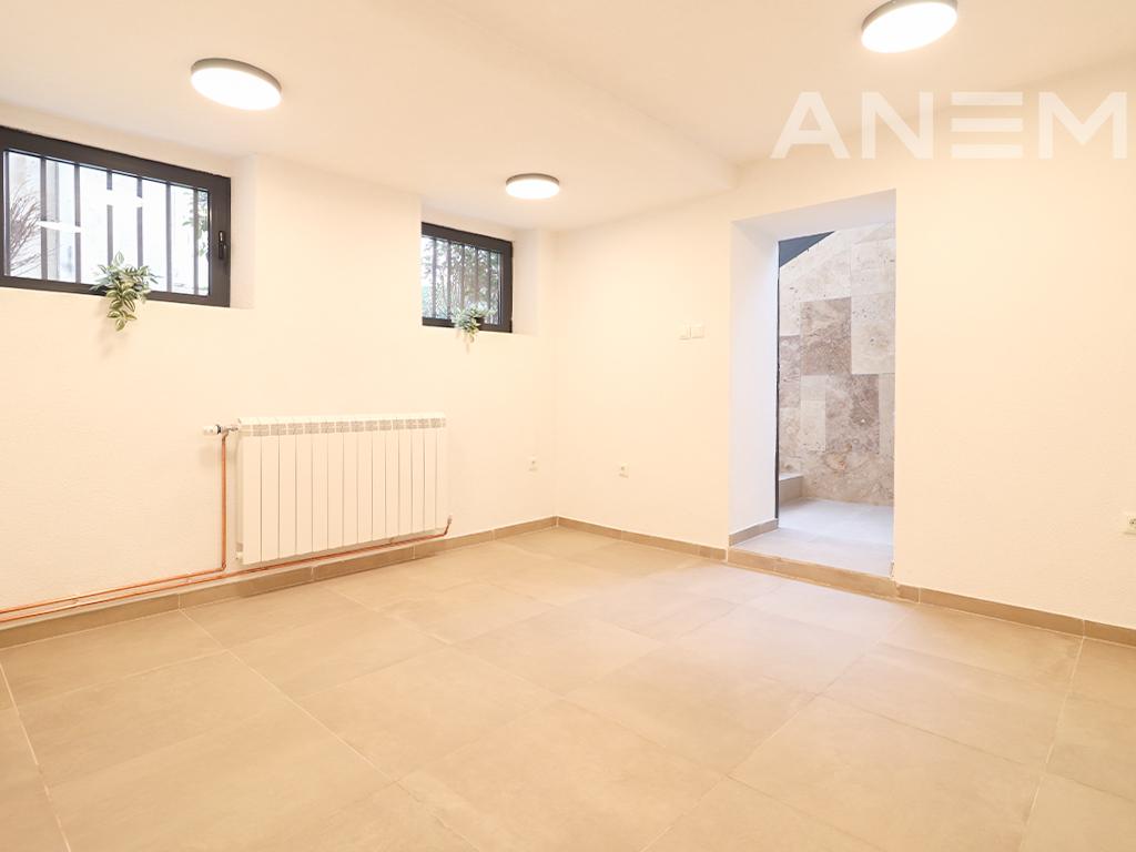 Lokal me qira me 1 hapësirë pune në Qendër