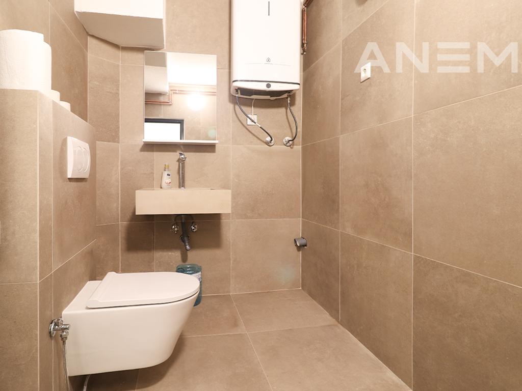 Lokal me qira me 1 hapësirë pune në Qendër