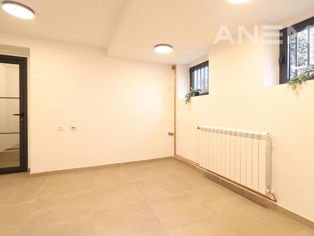 Lokal me qira me 1 hapësirë pune në Qendër