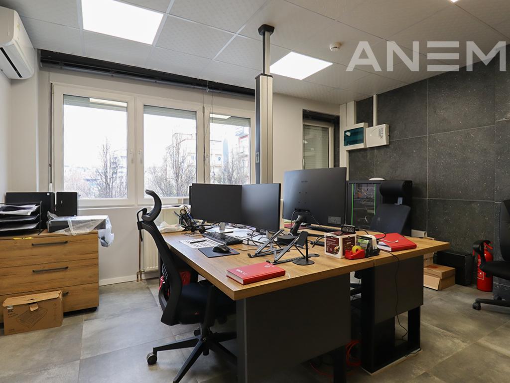 Zyre me qira me 7 hapësira pune në Qendër