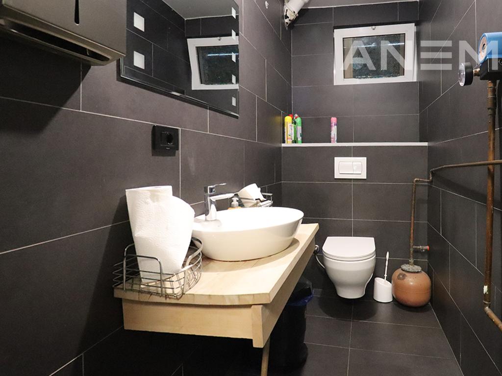 Zyre me qira me 7 hapësira pune në Qendër