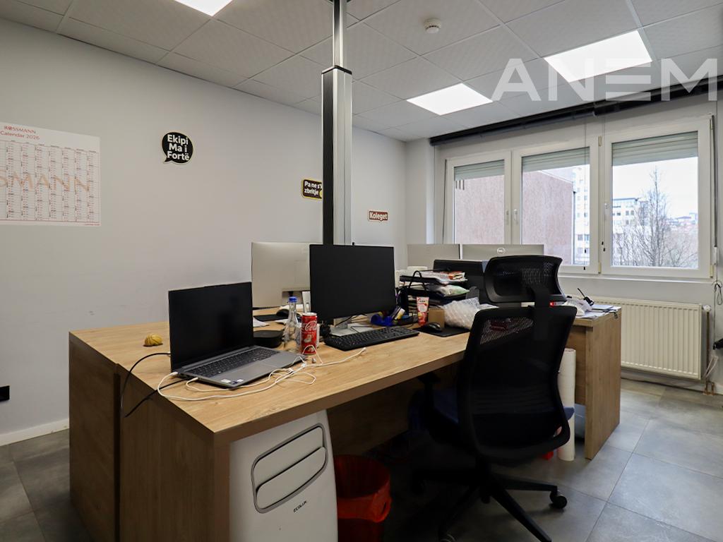 Zyre me qira me 7 hapësira pune në Qendër
