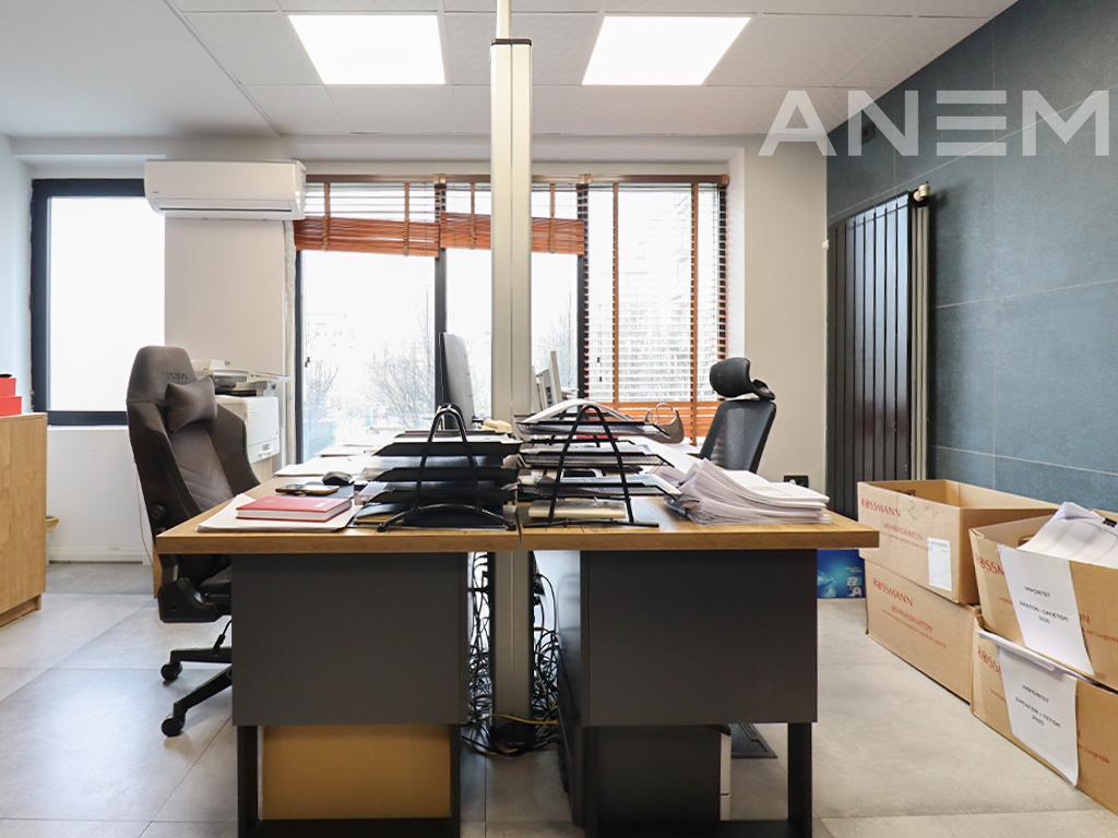 Zyre me qira me 7 hapësira pune në Qendër