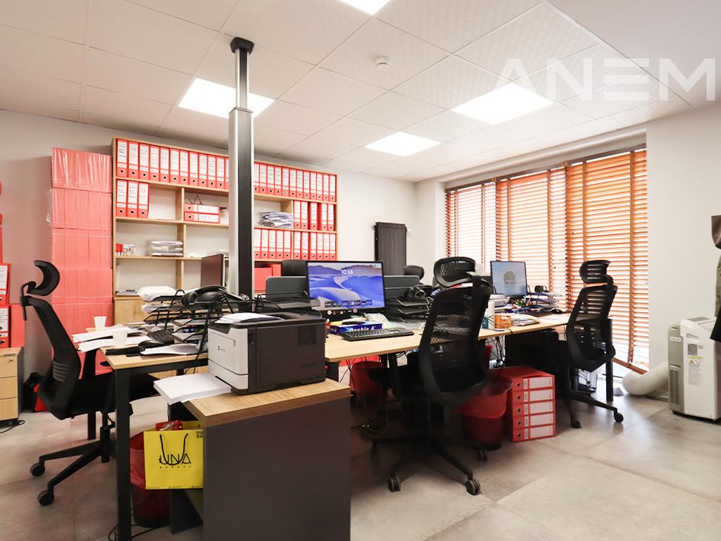 Zyre me qira me 7 hapësira pune në Qendër