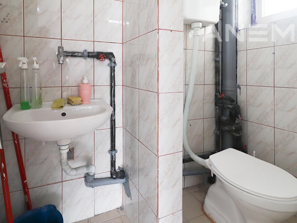 Lokal me qira me 1 hapësirë pune në Ulpianë