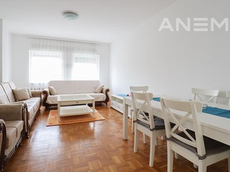 Banesë me qira me 3 dhoma gjumi në Tophane