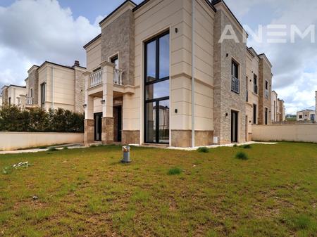 Shtëpi në shitje me 300m² në Royal Green Residence