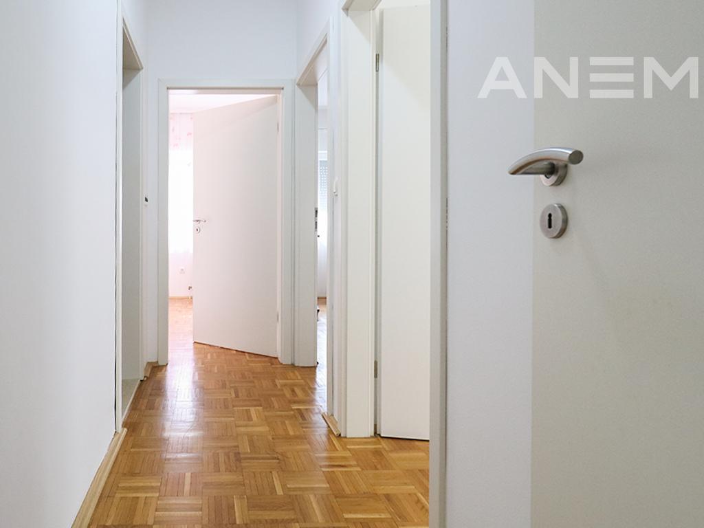 Banesë me qira me 3 dhoma gjumi në Tophane