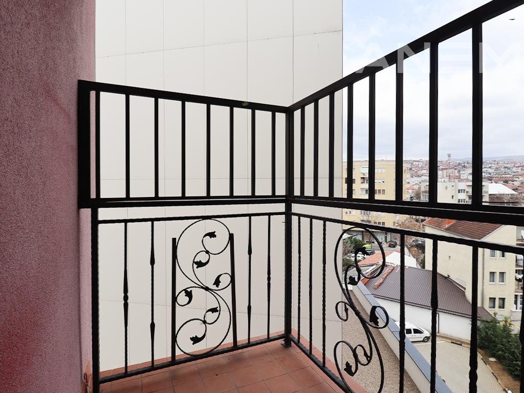 Banesë me qira me 3 dhoma gjumi në Tophane