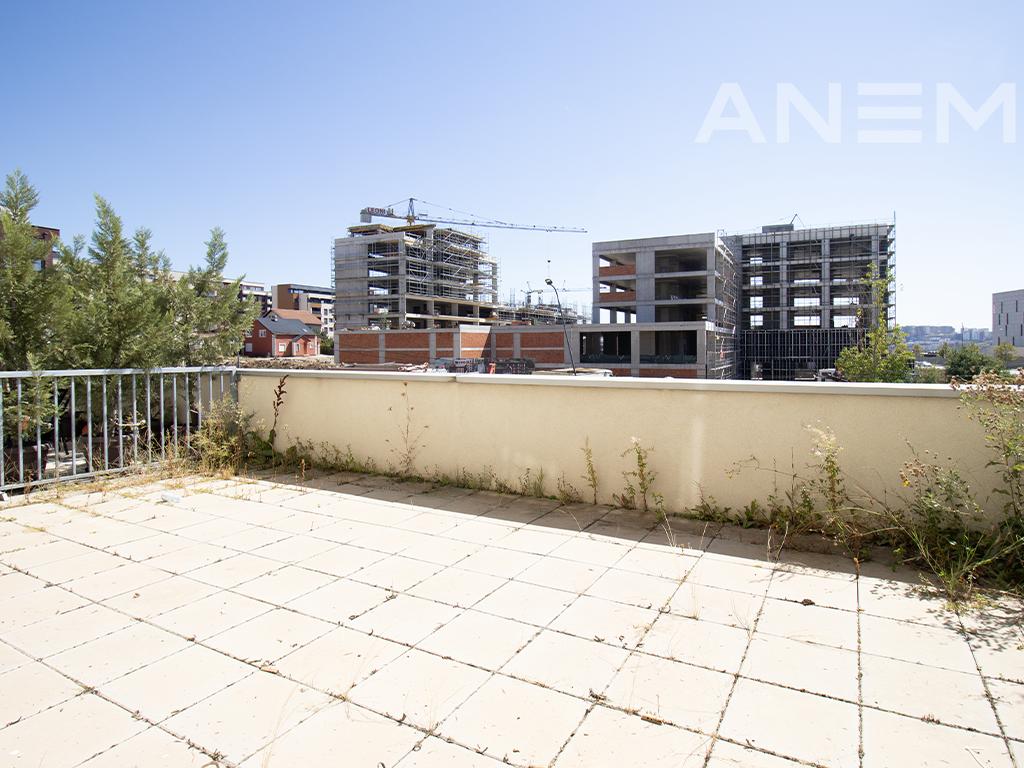 Banesë në shitje 91m² + 40m² tarracë në Arbëri