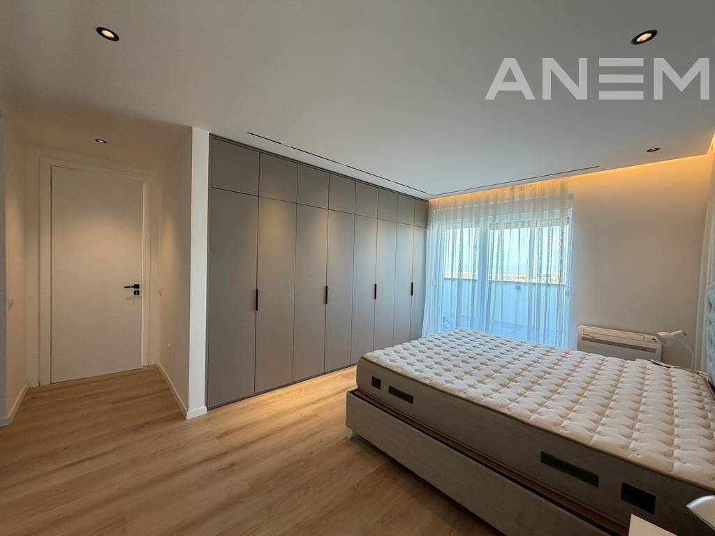 Penthouse në shitje 226m² në lagjen Bregu i Diellit