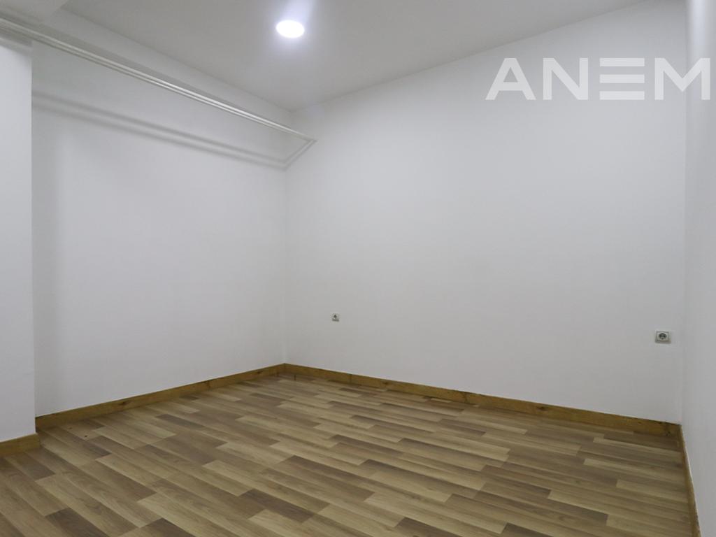 Lokal me qira me 2 hapësira pune në Ulpianë