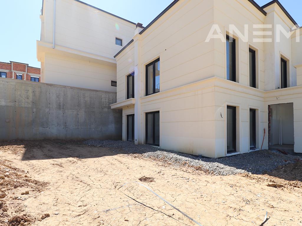 Shtëpi në shitje 193.11m² në lagjen Royal Green Residence