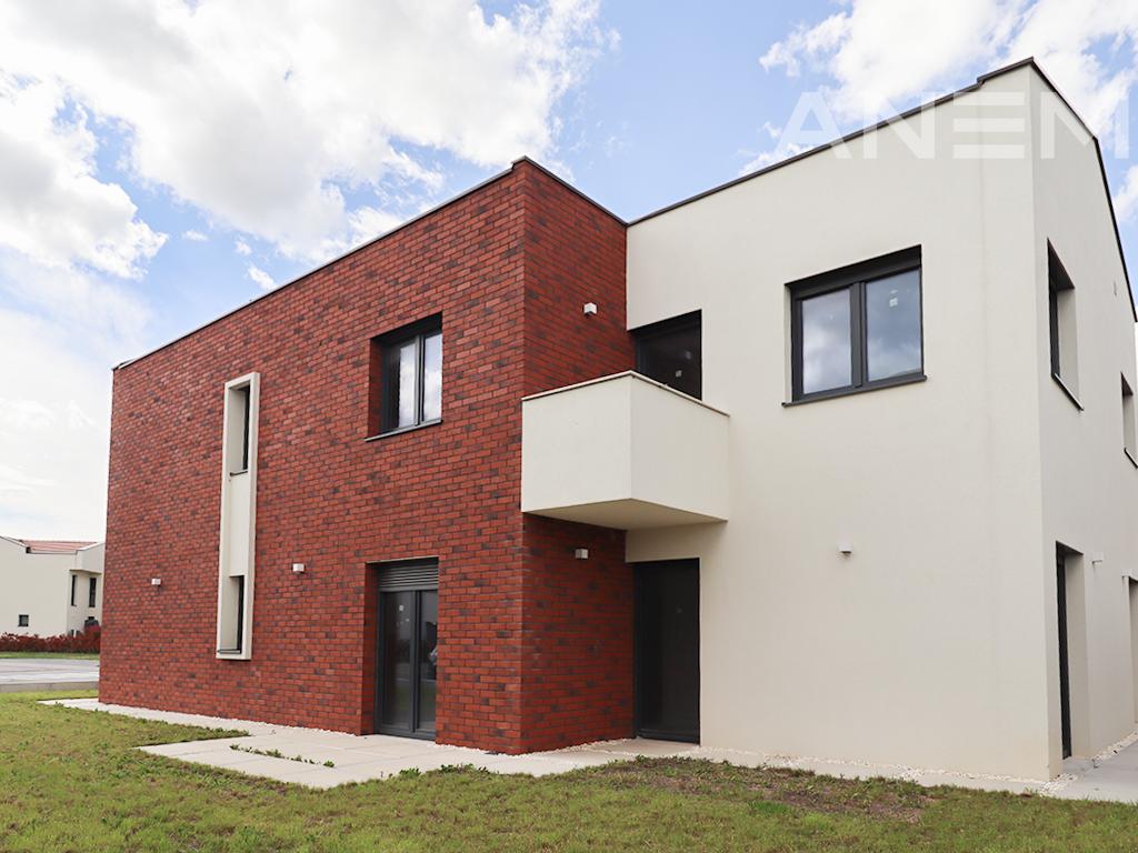 house for sale 273.7m² në neighborhood Qershia Village