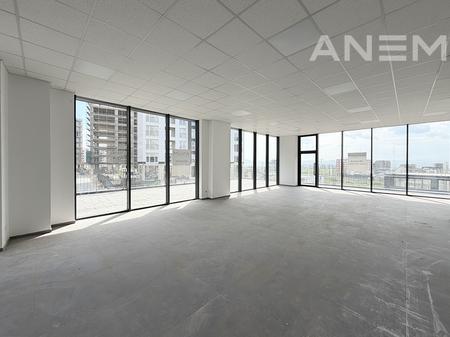 Lokal në shitje 93m² në Veternik
