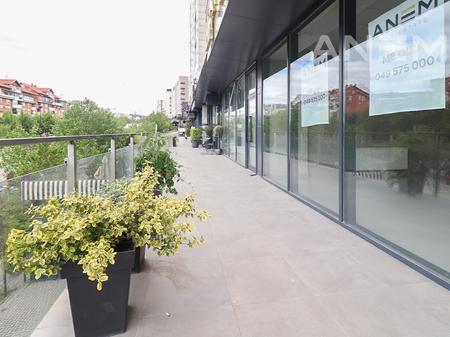 102m² commercial space for rent on B Street