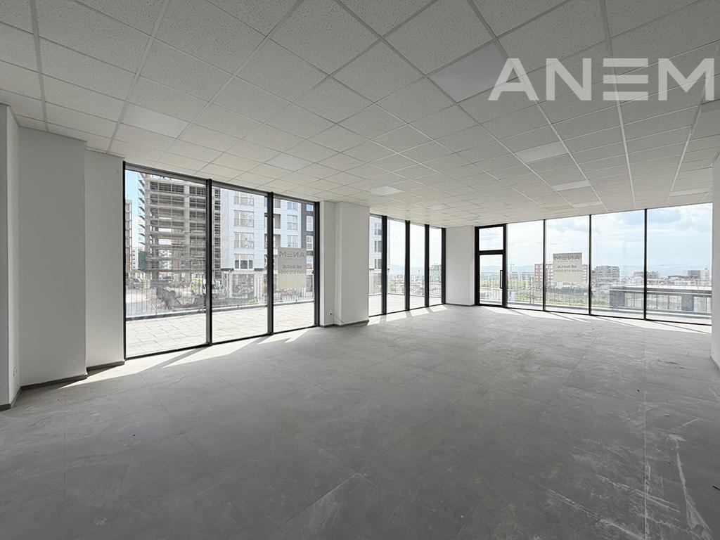 Lokal në shitje 93m² në Veternik