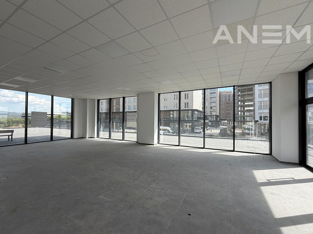 Lokal në shitje 93m² në Veternik