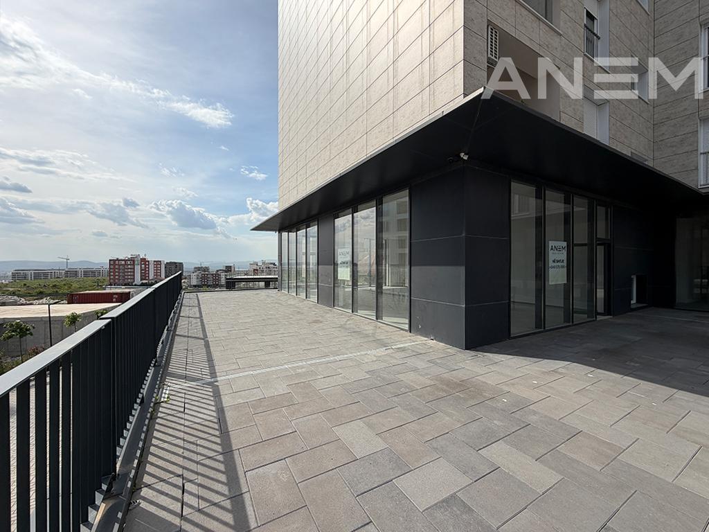 Lokal në shitje 93m² në Veternik