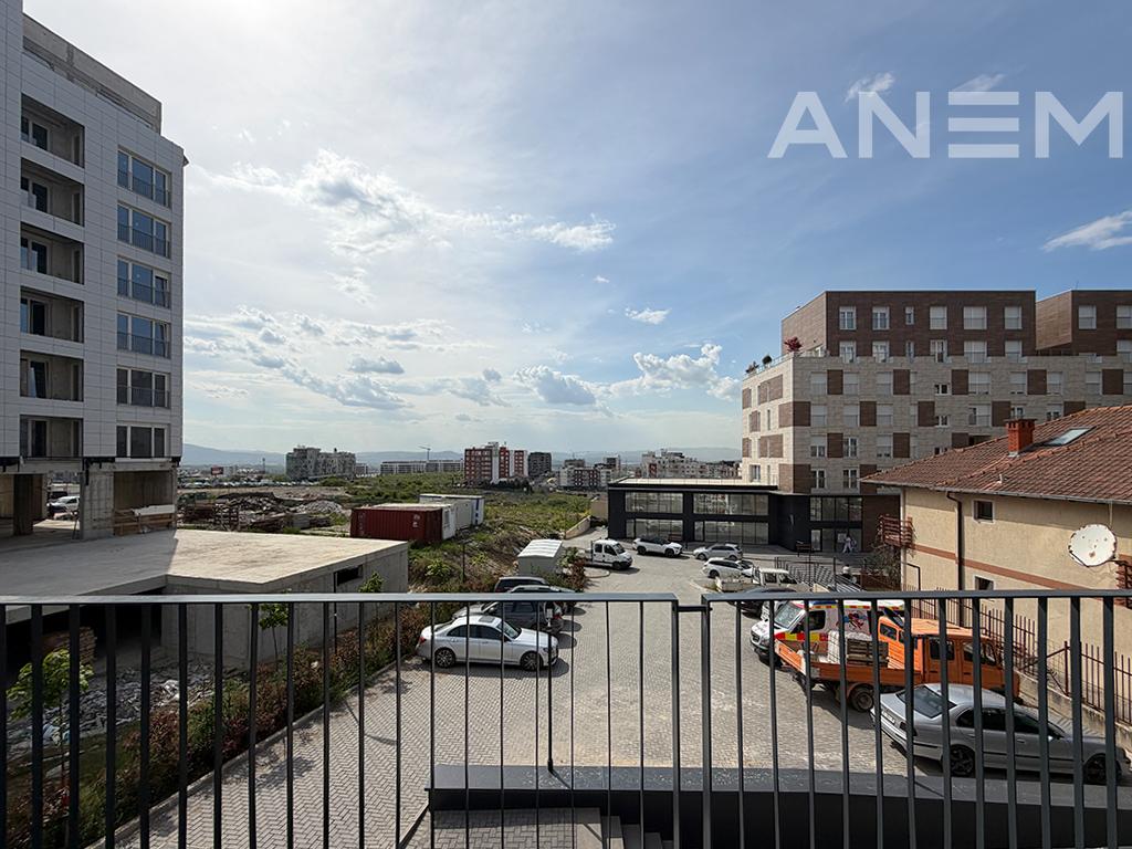Lokal në shitje 93m² në Veternik