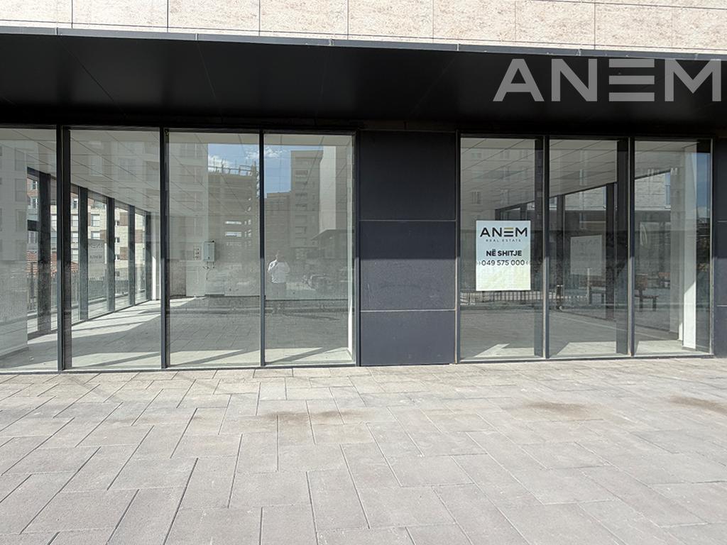Lokal në shitje 93m² në Veternik