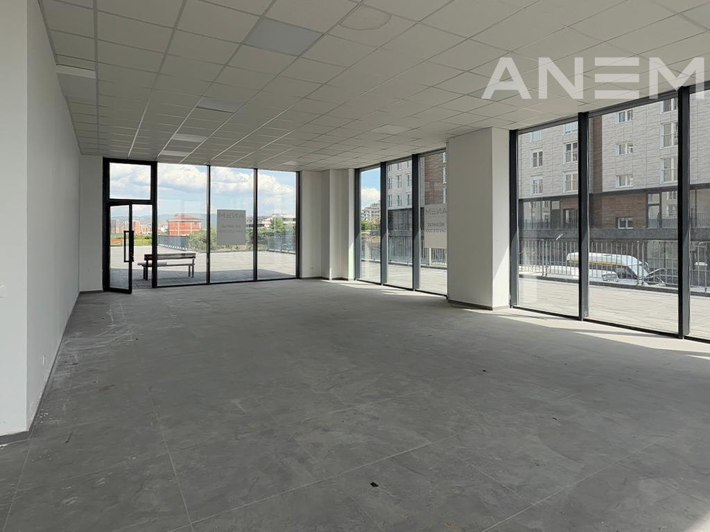 Lokal në shitje 93m² në Veternik