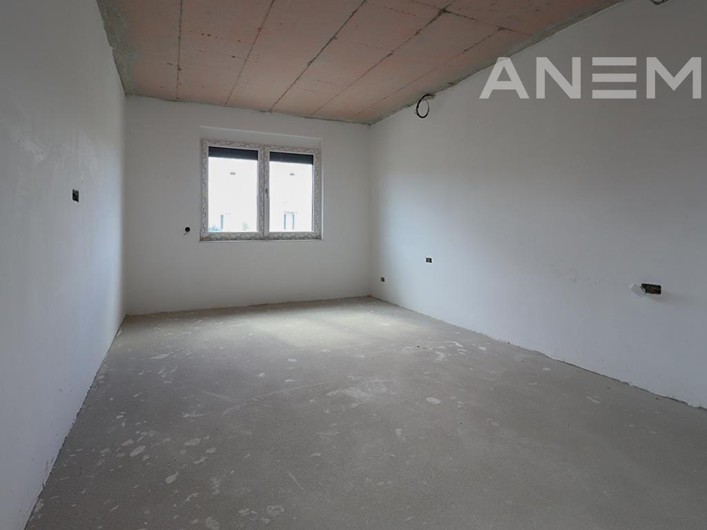 Shtëpi në shitje 273.7m² në lagjen Qershia Village