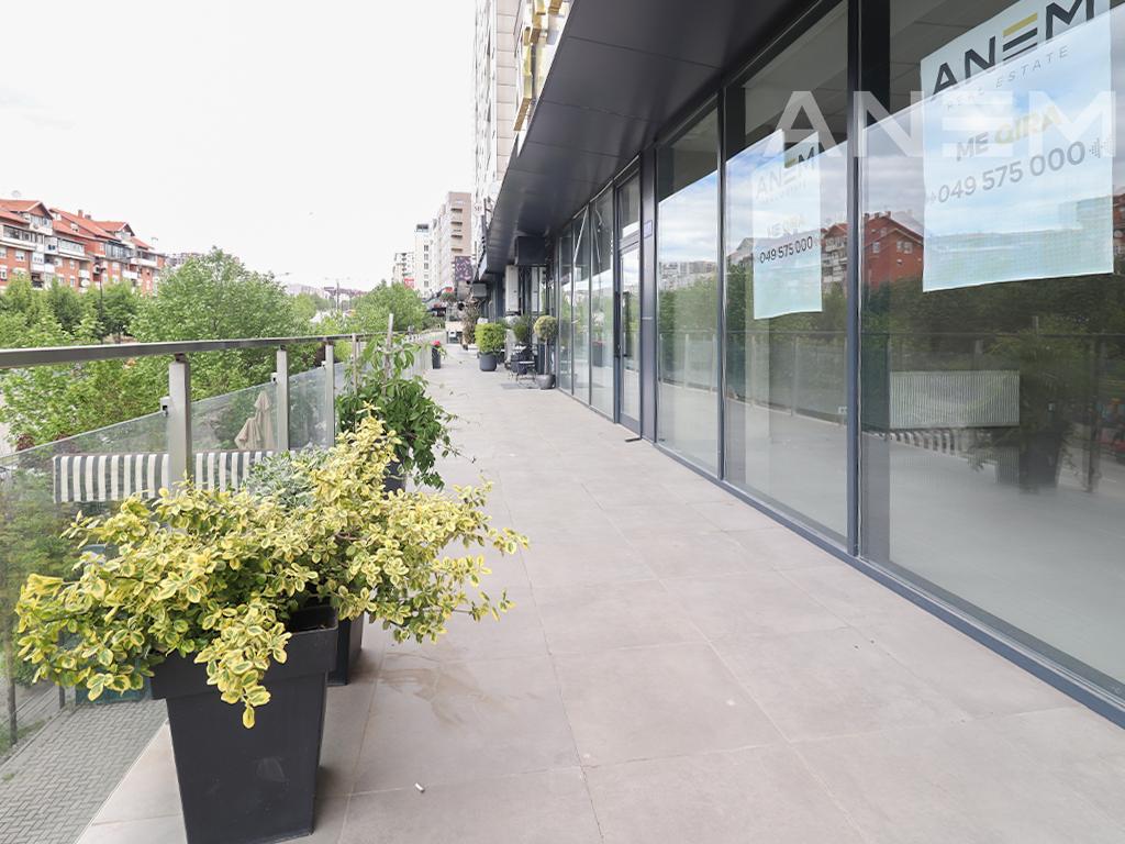 102m² commercial space for rent on B Street
