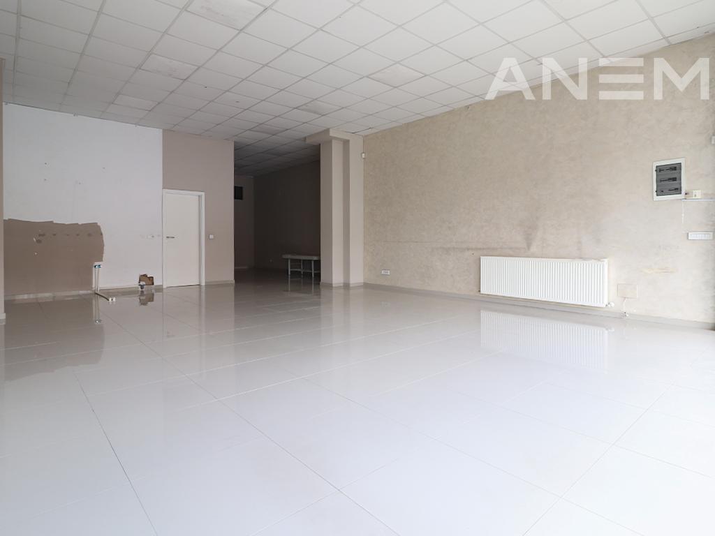 102m² commercial space for rent on B Street