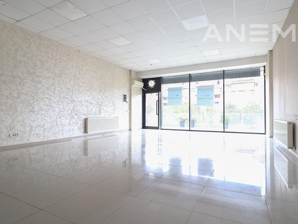 102m² commercial space for rent on B Street